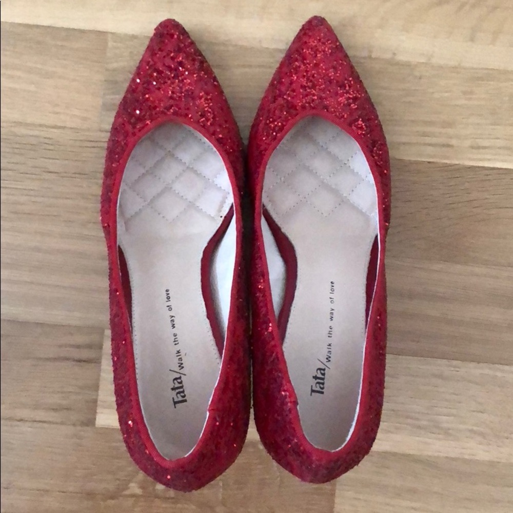 red high heel shoes